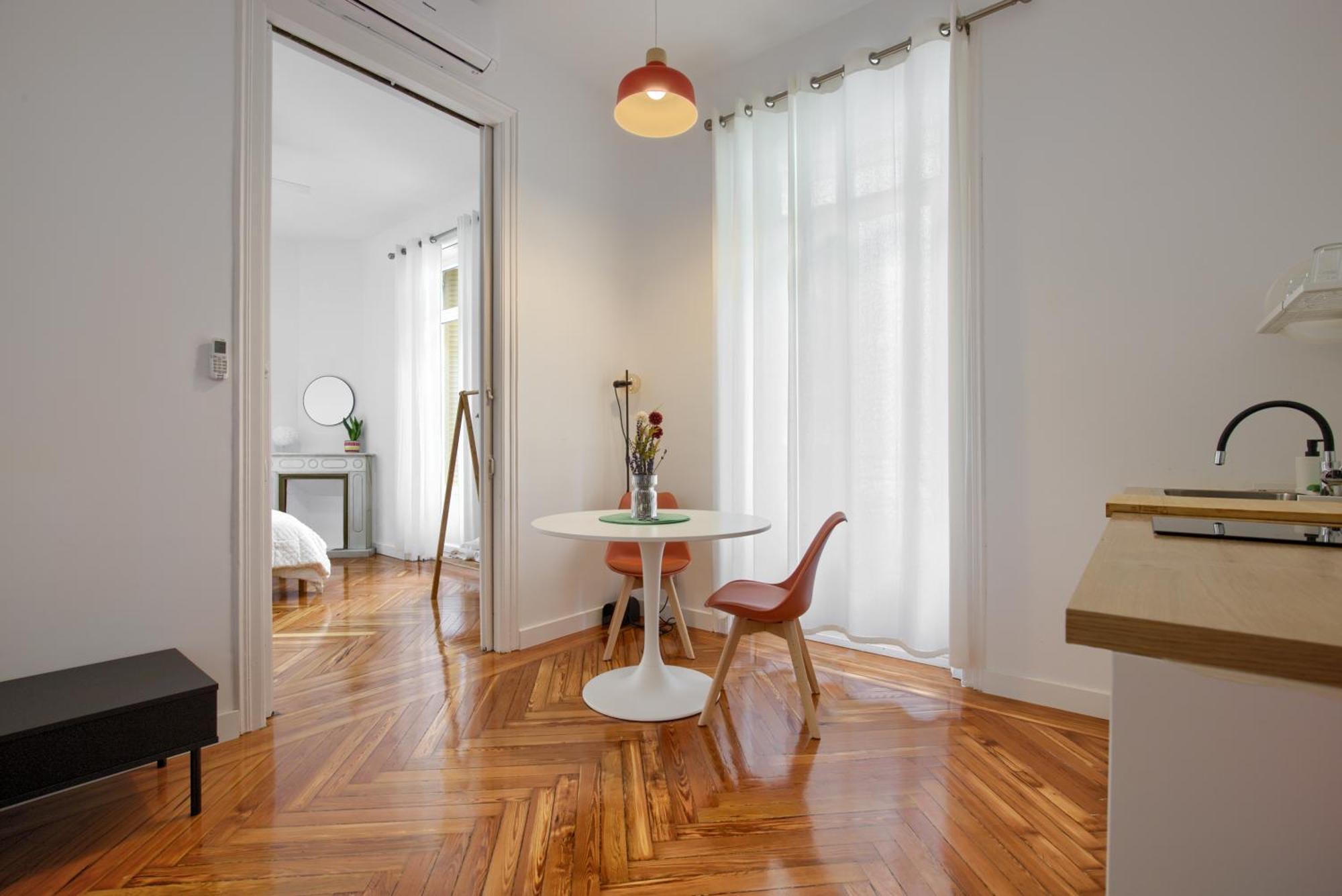 Mezzanine Orange Apartment Мадрид Стая снимка