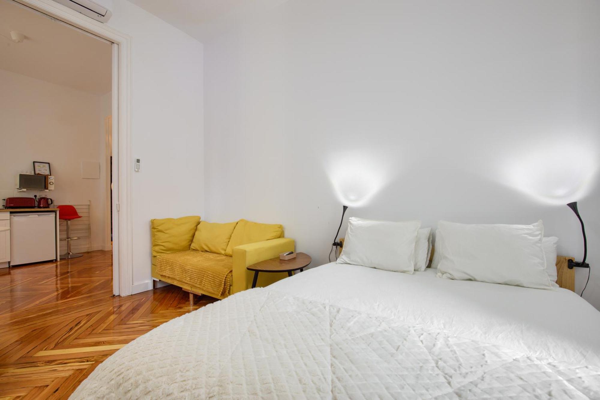 Mezzanine Orange Apartment Мадрид Стая снимка