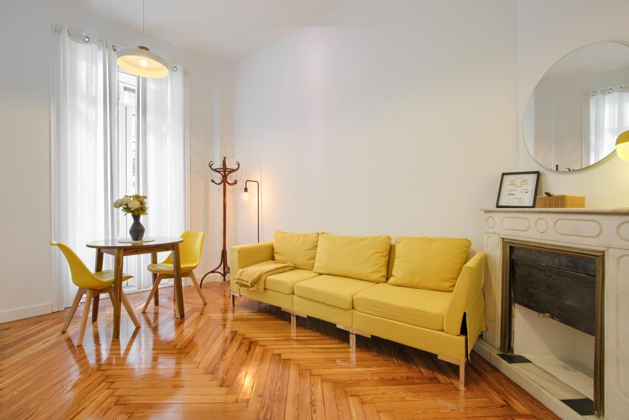 Mezzanine Orange Apartment Мадрид Стая снимка
