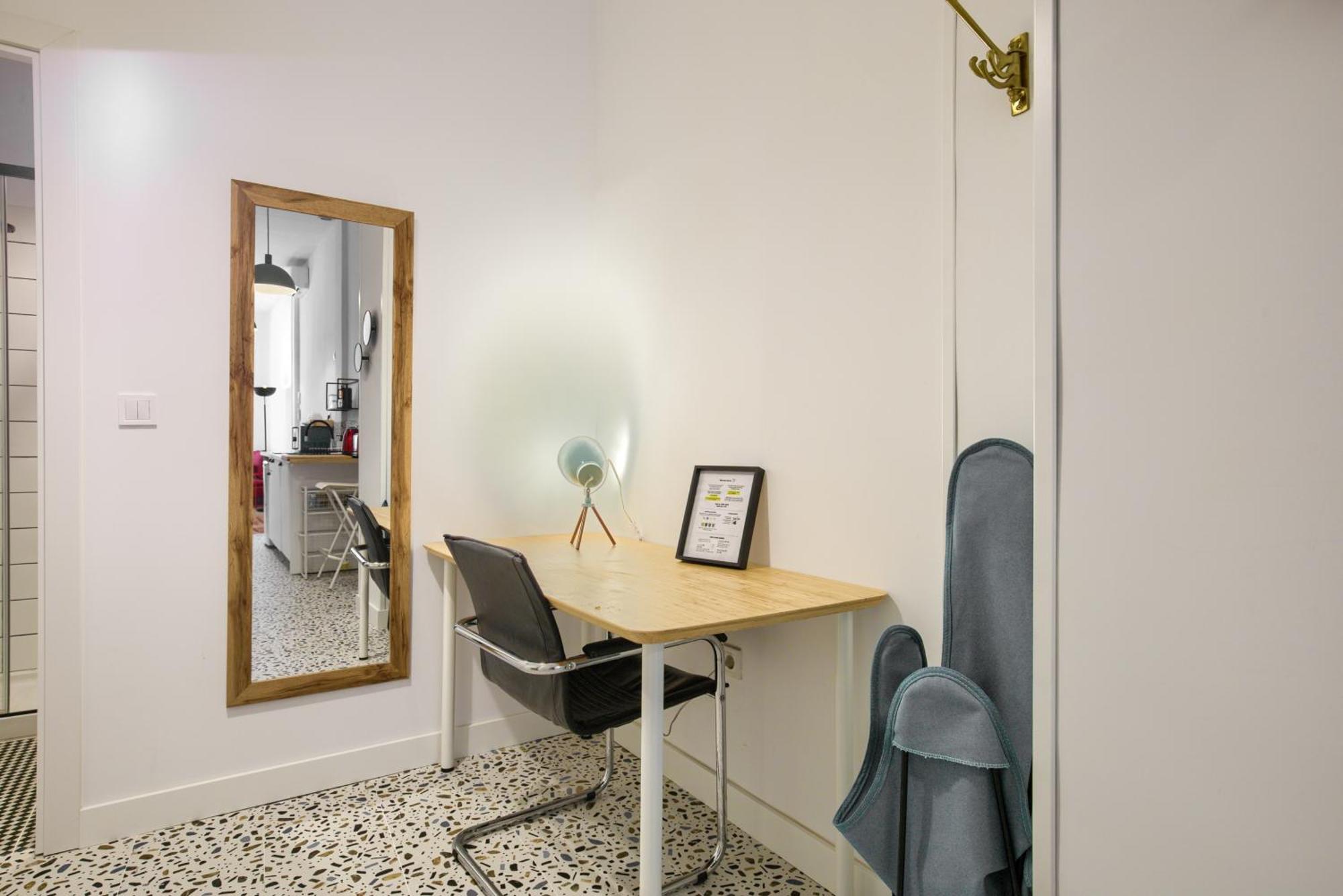 Mezzanine Orange Apartment Мадрид Стая снимка